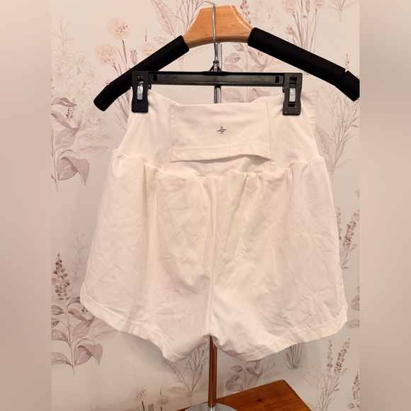 NWT / HALARA Women's Softlyzero Airy Double Layer Athletic Shorts / Size M - Picture 3 of 5